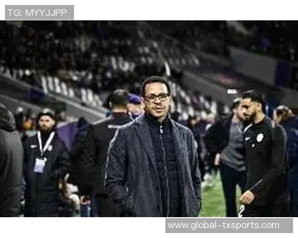 罗塞尼尔抵达伦敦即将成为切尔西新任主帅的消息引发关注 罗塞尼尔抵达伦敦即将成为切尔西新任主帅的消息引发关注