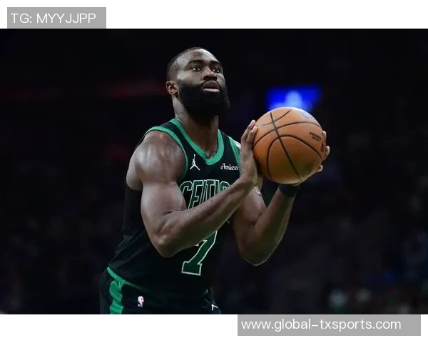 合力进攻展现实力首节杰伦布朗与普理查德双双贡献10分助力球队